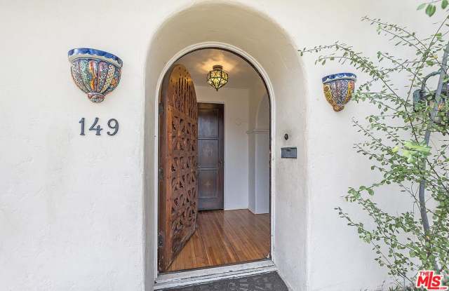 149 South MANSFIELD Avenue Gallery 3