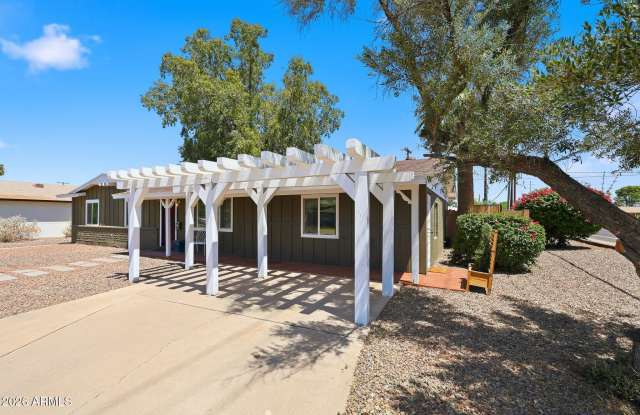 2302 W BERRIDGE Lane Gallery 2