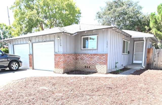 1295 Flora Ave, San Jose, spacious 2 bedroom 1 bath West San Jose duplex. Gallery 1