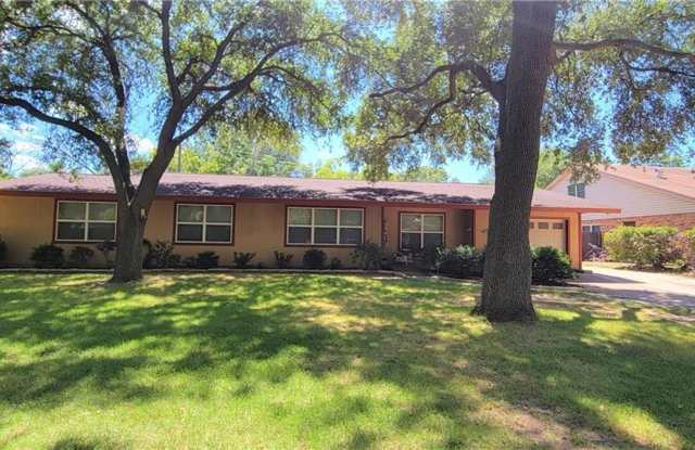 Westwood Subdivision / Rockdale, TX / 4 bedrooms / One Story - 403 San Jacinto Drive, Rockdale, TX 76567