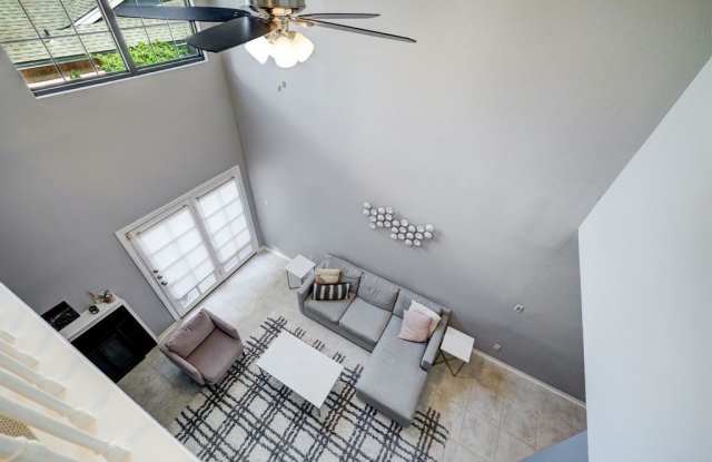 7350 Kirby Drive Gallery 4