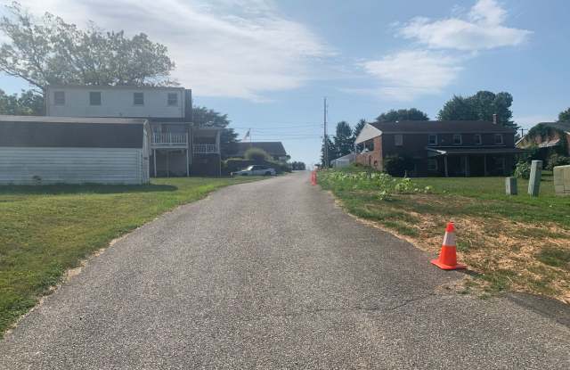 Eastern SD 3 Bedroom 2 Bath Rancher With Yard and Parking - 463 Kreutz Creek Avenue, York County, PA 17406