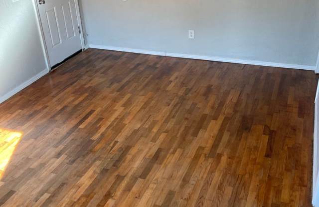 Four bedroom family home - 218 West Douglas Drive, Midwest City, OK 73110