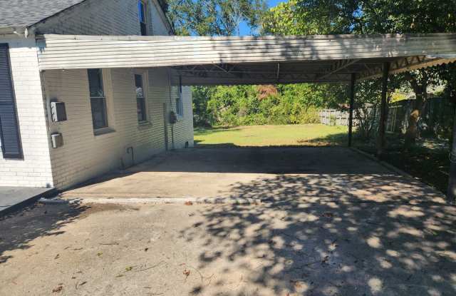 4 Bedroom 2 Bath Double Carport in East Columbus Gallery 3