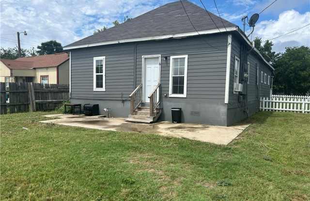 400 Symes Street photos photos