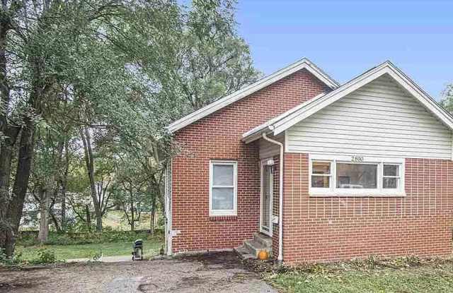 Large 4 bed 2 bath $1795 - 2800 Wayne Street, Bellevue, NE 68005 Large 4 bed 2 bath $1795 - 2800 Wayne Street, Bellevue, NE 68005