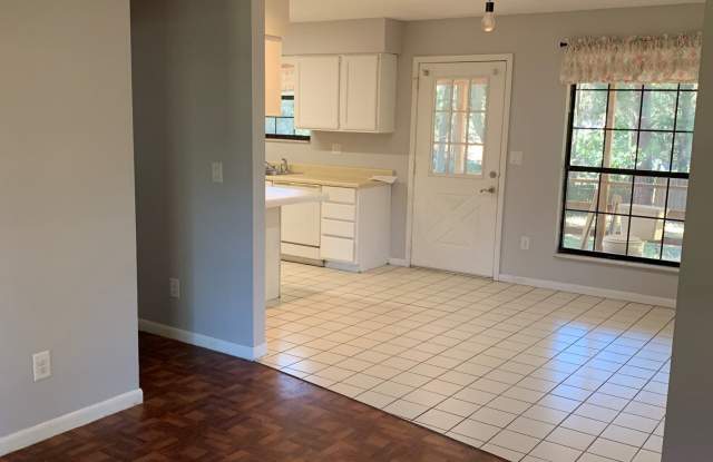1196 SE MAGNOLIA LOOP Gallery 2