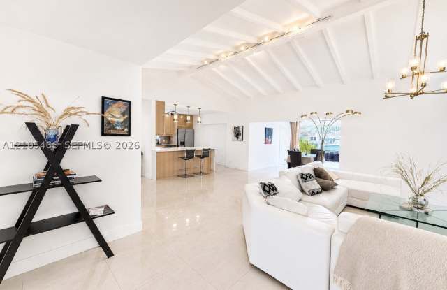 2830 NE 56 ct Gallery 2