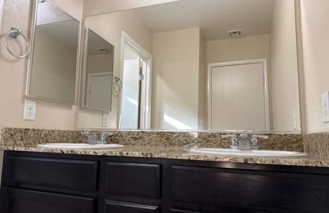 3-Bedroom Townhome in Gated Mesa Verde Gallery 3