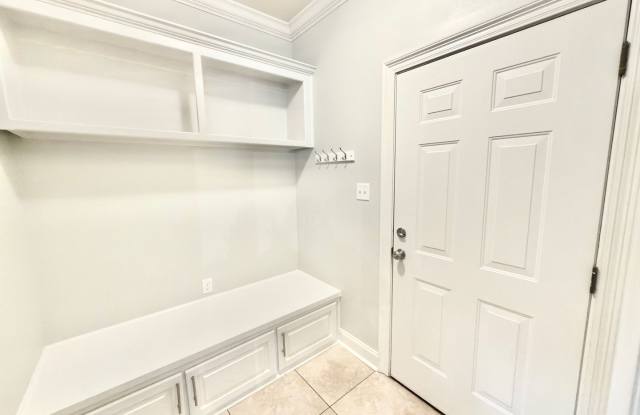 Spacious 3 Bedroom Home in Gated University Villas Gallery 4