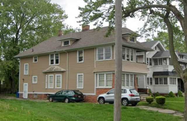 325 Rockingham Street Gallery 2