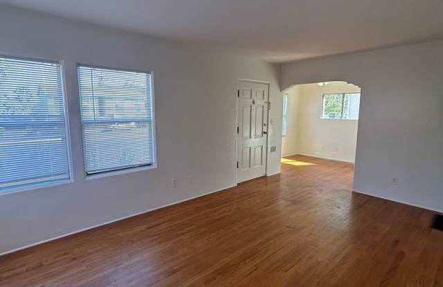Two bedroom House w/ detached Garage available now Gallery 3