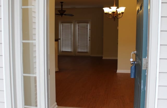 Like New town home centrally located to Ft. Stewart, HAAF,and Savannah Gallery 4
