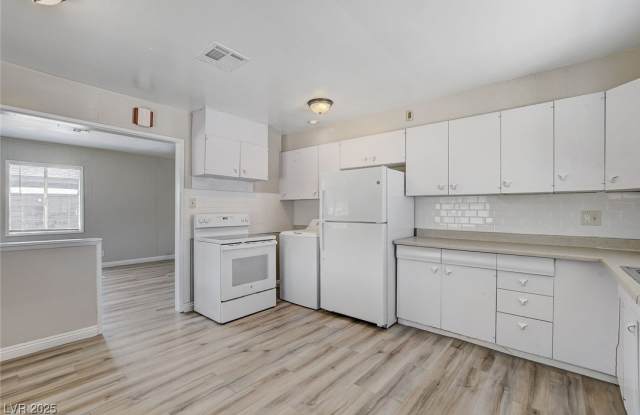 214 W Victory Road photos photos