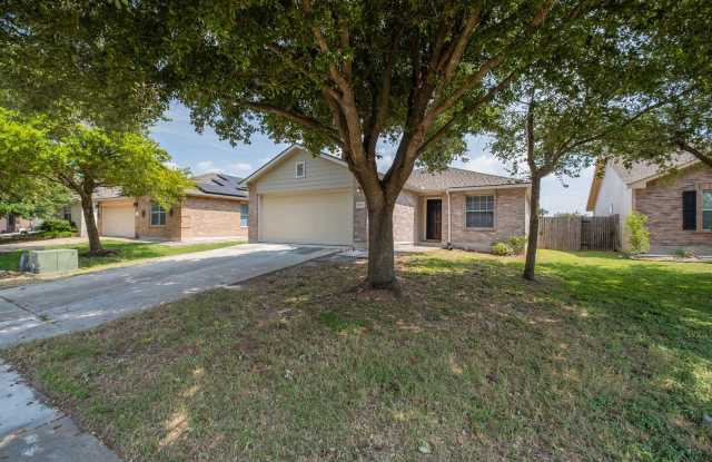 Great 3 Bedroom, 2 Bath Home in Manor Gallery 4