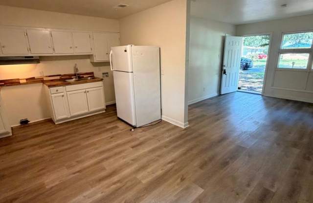 3 Bedroom Single Family House 6459 Barker Dr N in Mobile AL 36608 Gallery 4