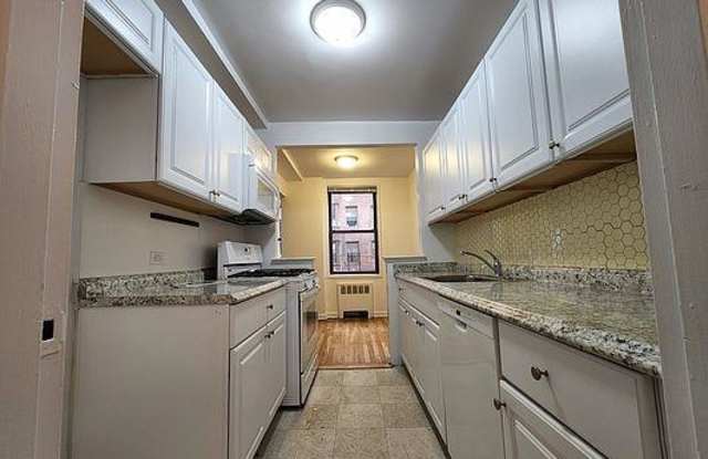 4475 Henry Hudson Parkway West Gallery 4