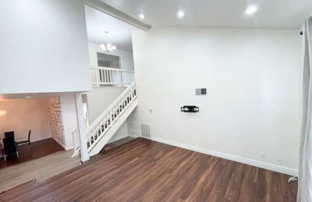 18633 Lemarsh Street Gallery 3