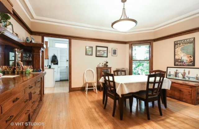 5826 N. Wayne Gallery 4
