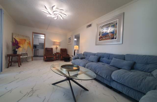 279 South Brevard Avenue - 279 South Brevard Avenue, Cocoa Beach, FL 32931