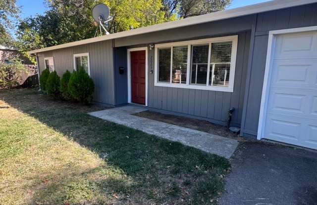 3 BED/2 BATH HOME IN REDDING, CA Gallery 1