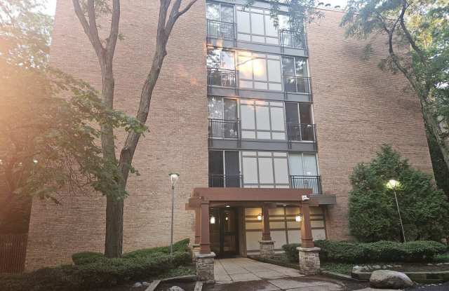 5800 Oakwood Drive Gallery 1