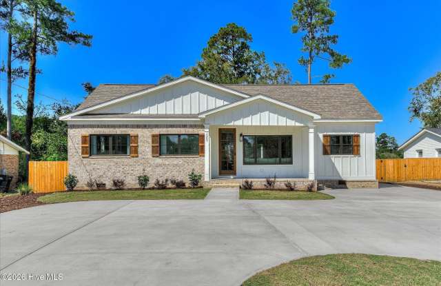 1207 Azalea Drive Gallery 1