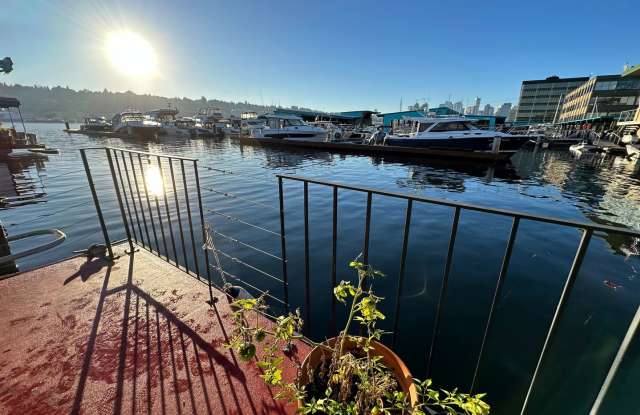 Partially furnished  1 bed 1 bath floating home in Ballard with rooftop deck Gallery 3