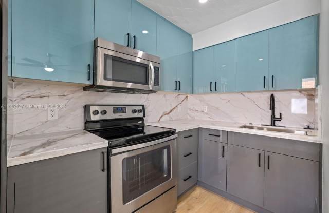1634 NE 4th Pl - 1634 Northeast 4th Place, Fort Lauderdale, FL 33301