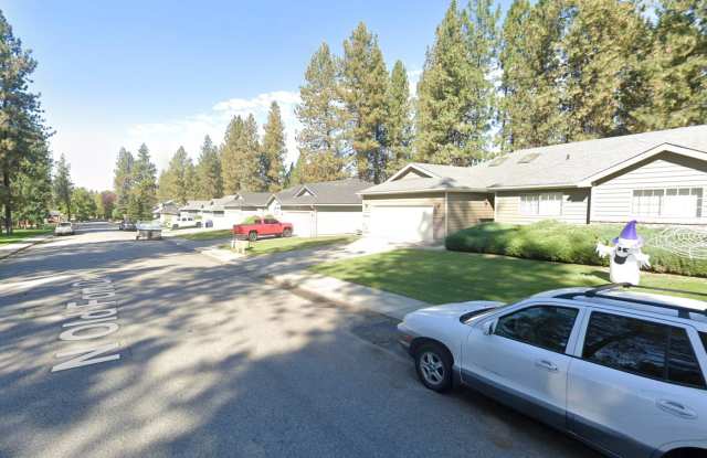 2 Bedroom, 2 Bathroom Duplex near Riverside State Park! Gallery 3