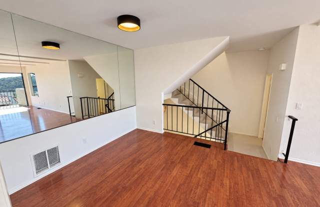 Seaview Hills Townhome with Stunning Ocean & Coastline Views Gallery 4