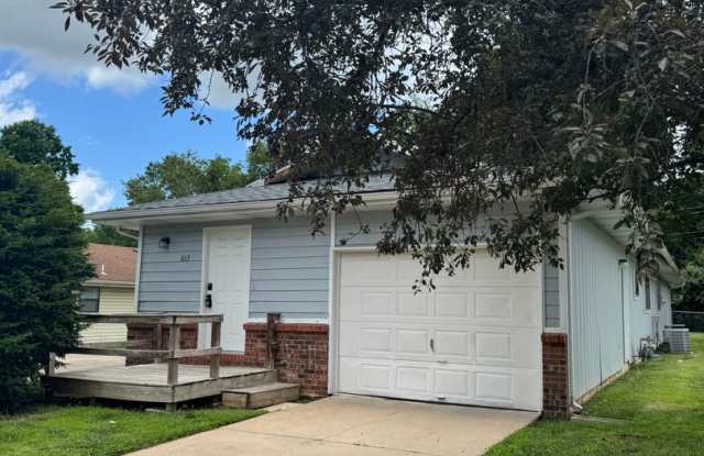 Charming 2 Bedroom Duplex! photos photos