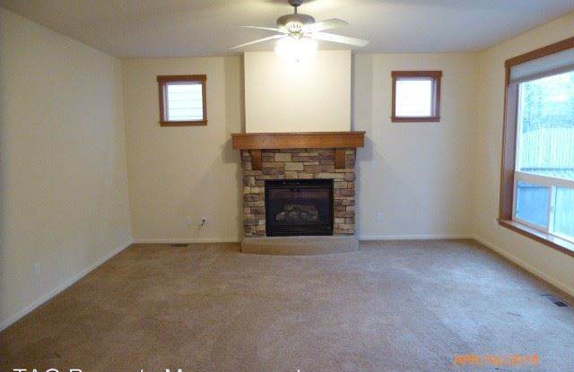 2532 Larchmount Dr NE Gallery 2