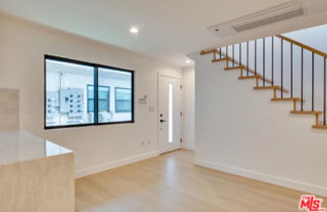 926 North Spaulding Avenue Gallery 2