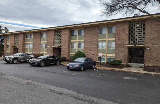Like new top floor unit with fireplace. photos photos