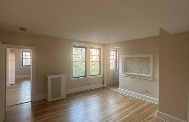 Nicest Apt for the BEST PRICE IN TOWN! Spacious, Updated, Near T. Ht/HW Included! photos photos