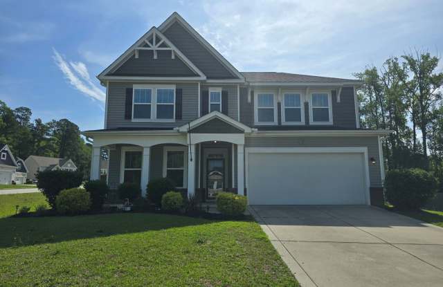 NEW LISTING- 4 bd/ 2.5 ba located MINUTES from Fort Bragg! Quiet Neighborhood! photos photos