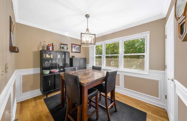 2 Bedroom Condo in Palatine's Circle Park community! Gallery 3