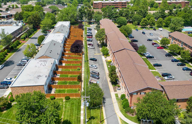 Gainsborough Court, Churchill Mews, and Copperfield Square Apartments & Townhomes Gallery 3