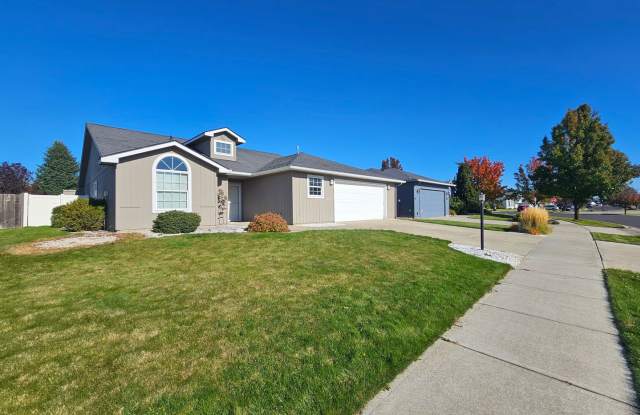 $1,995 - 2 Bed / 2 Bath Beautiful House in North Spokane with Oversized Garage - 1435 Weile Court, Spokane, WA 99208