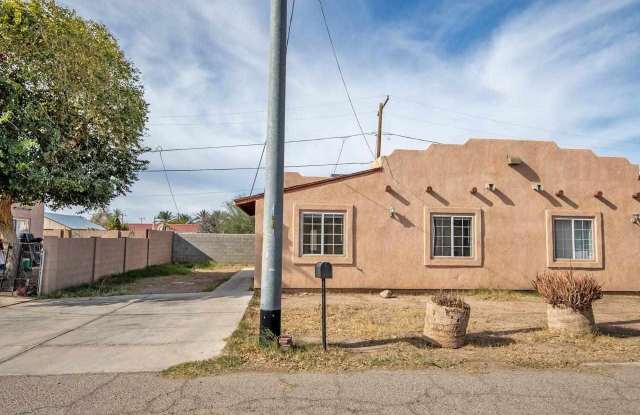 986 S 37 Avenue Gallery 2