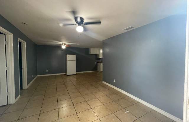 Charming 3-Bedroom, 1-Bath Duplex – 1/2 off first months rent Gallery 3