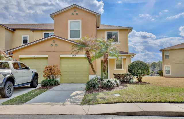 Spacious 3/2.5 End-Unit with Breathtaking Lake Views in Sanford! - 3811 Gliding Place, Seminole County, FL 32773