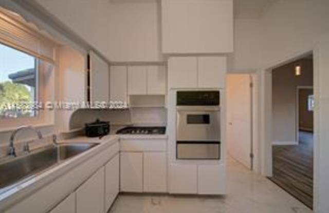 1825 Sw 86th Ave - 1825 Southwest 86th Avenue, Westchester, FL 33155