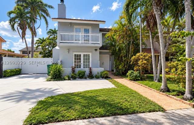 11740 SW 12 ST Gallery 1