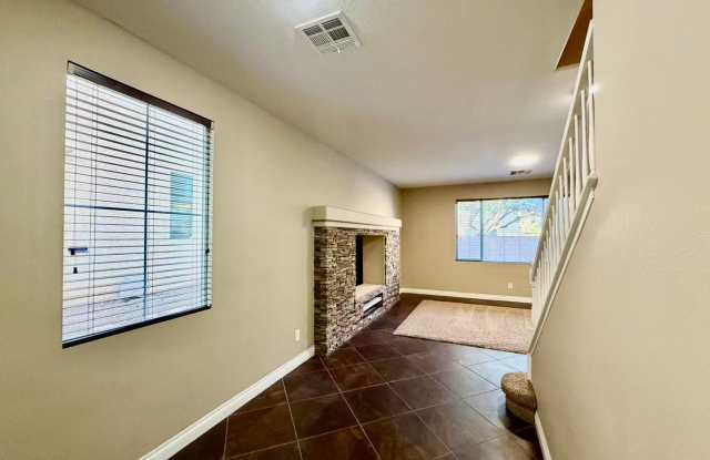 Spacious 3-Bed Home in Mountains Edge with Loft & Patio Gallery 4