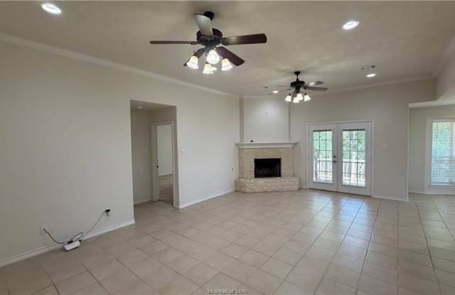 1102 Crested Point Court Gallery 4