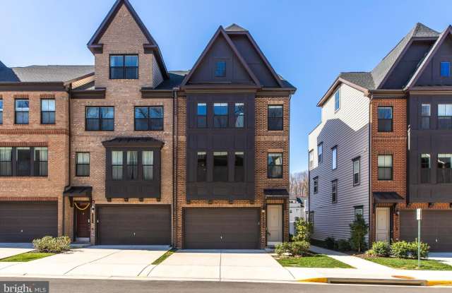 3812 RAINIER DRIVE - 3812 Rainier Drive, Fair Oaks, VA 22033