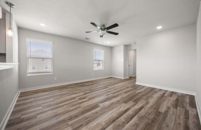 2 Week Free Move-In Special! Like-New 3-Bedroom Townhome in Hunters Ranch | Private Yard + Garage Gallery 4