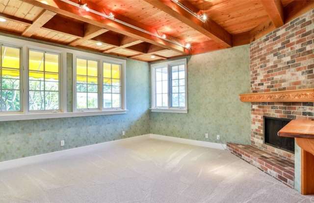 1041 Temple Gallery 3
